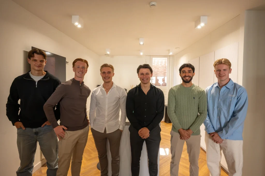 MrRecruitme-team-groepsfoto-kantoor
